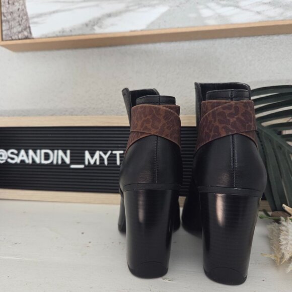 Kenneth Cole Reaction Black Booties w/Cheatah criss cross strap detail 8… - Picture 5 of 13